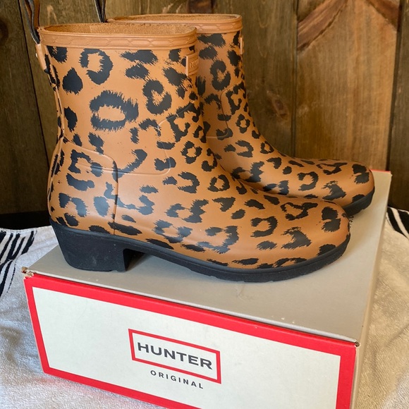 Hunter Women’s rain boot. Size 8.